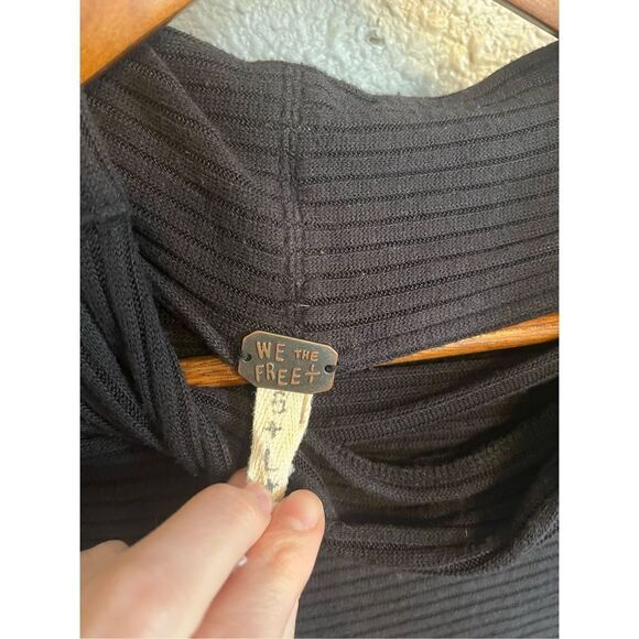 Free People Black Knit Cut Out Top Shirt Tunic Sz Large Open Back - Picture 3 of 4